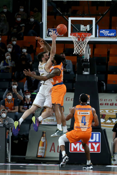 中脱颖而出 中脱颖而出